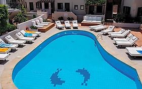 Elmi Beach Hotel&Suites
